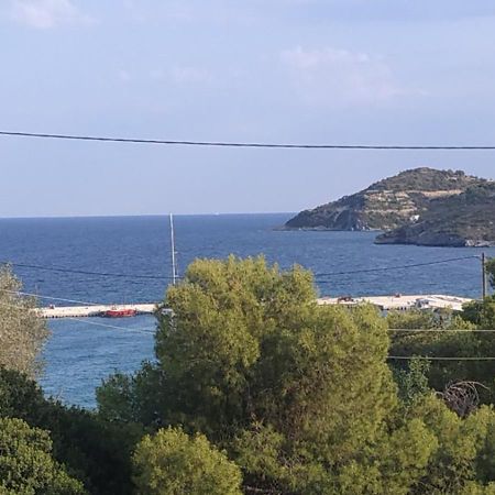 Meltemi Apartments Agia Marina  Bagian luar foto