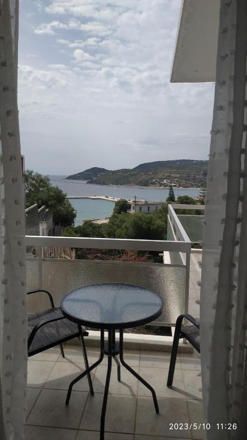 Meltemi Apartments Agia Marina  Bagian luar foto