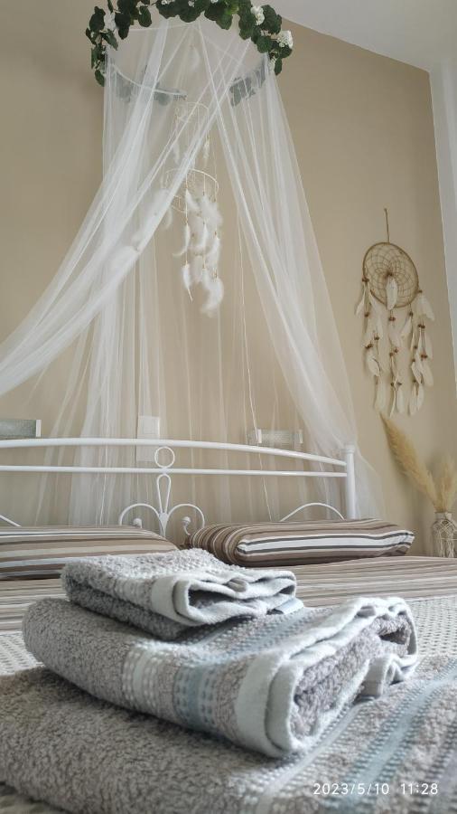 Meltemi Apartments Agia Marina  Bagian luar foto