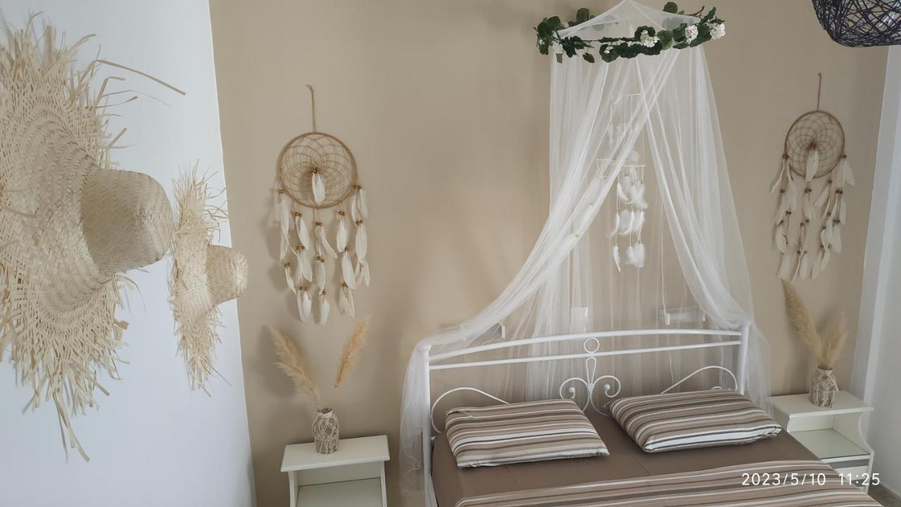 Meltemi Apartments Agia Marina  Bagian luar foto